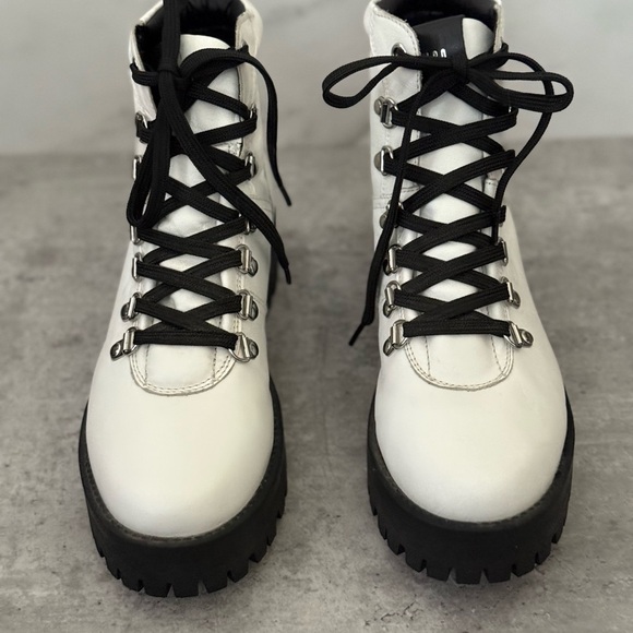 Steve Madden White Combat Boots with Black Laces - Picture 2 of 6